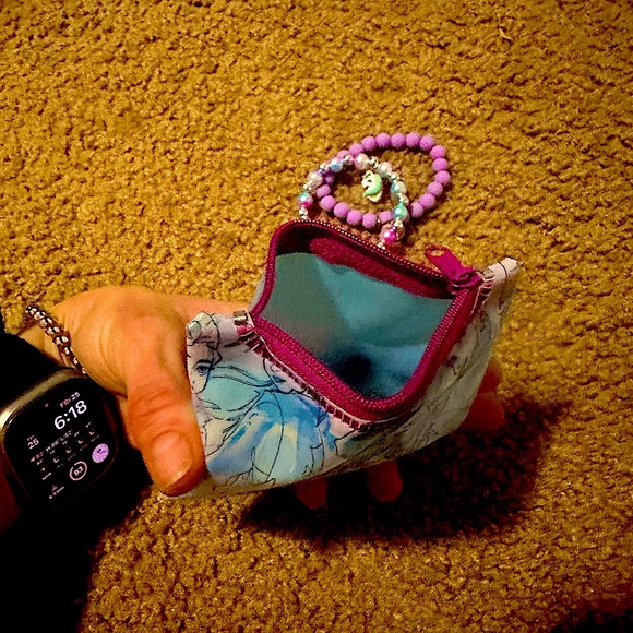 Fun set of 2 NWOT 🦄😊 bracelets w/sm Waterproof Anime style makeup/jewelry case - Picture 8 of 9